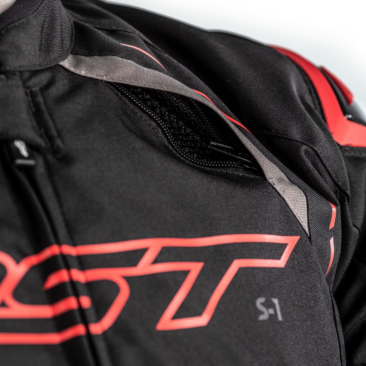 RST S1 CE Mens Textile Jacket - Black / Grey / Red .